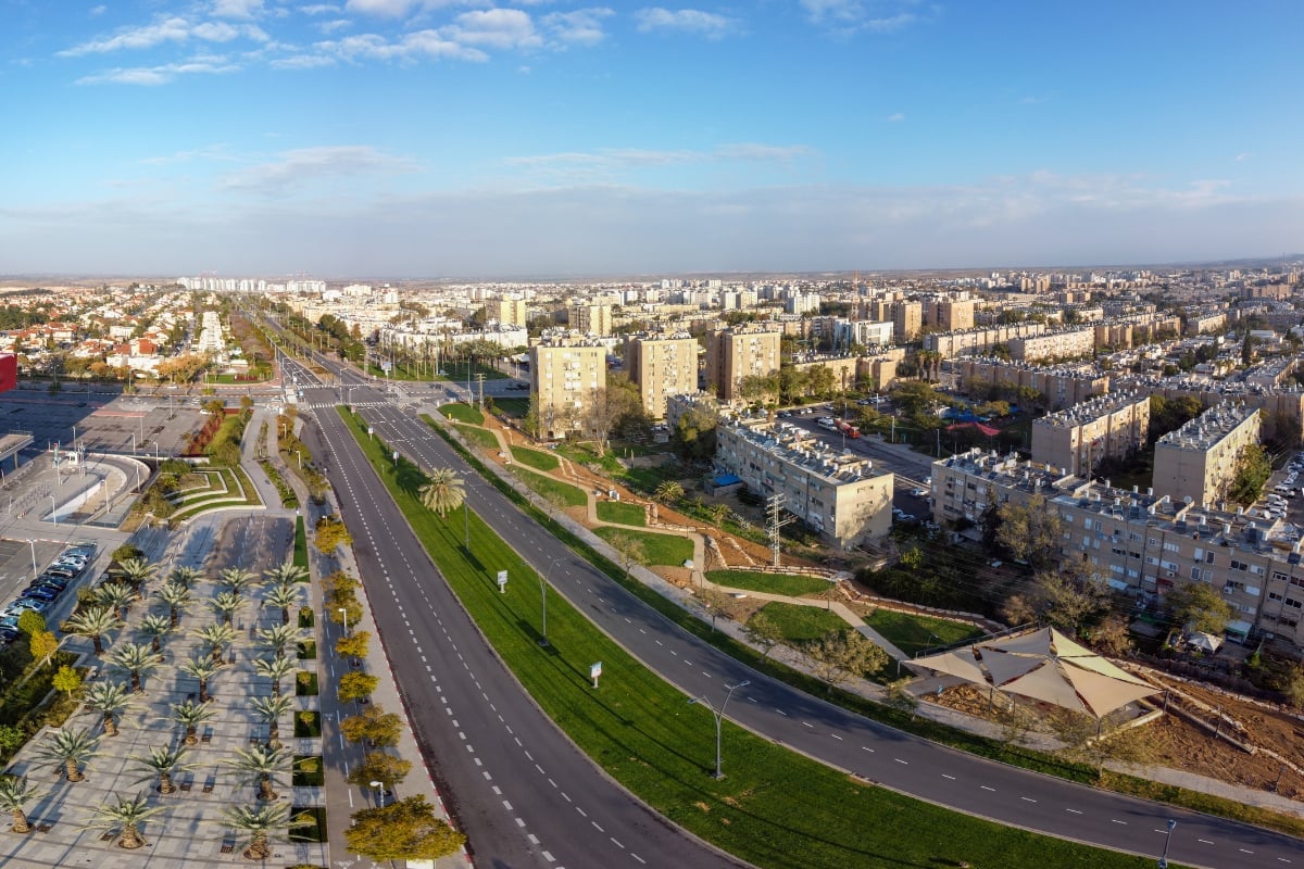 highway and buildings in the city of be'er sheva israel