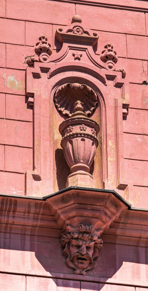 Milkó Palace – The Strawberry House