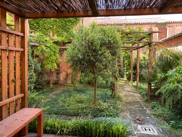 The Secret Garden of the Spanish Synagogue