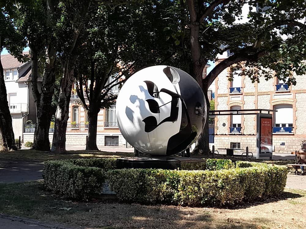 Raymond Moretti’s sculpture for Rashi