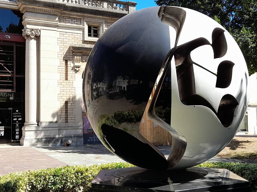 Raymond Moretti’s sculpture for Rashi