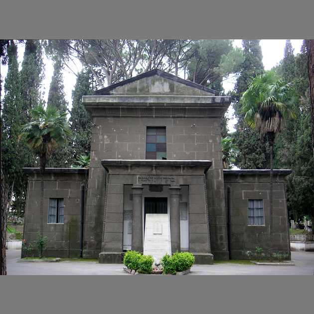 Verano Monumental Cemetery