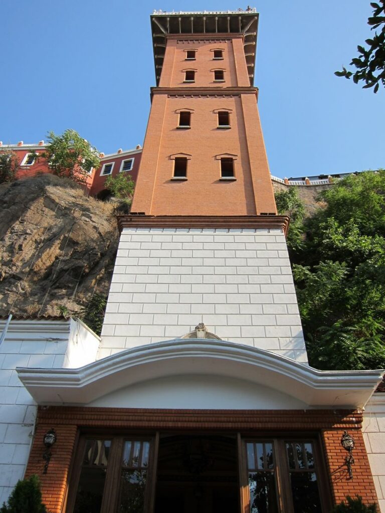 The Elevator (“Tarihi Asansör”)