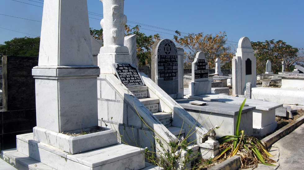 Centro Macabeo United Hebrew Congregation Cemetery