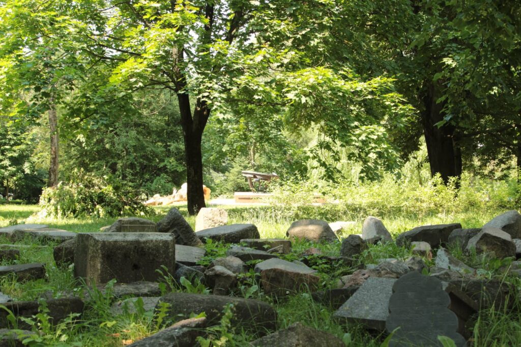 Cemetery at Jewish Street