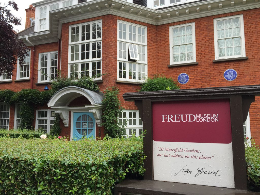 Diamonds Are Made Under Pressure: The Story of Jewish London