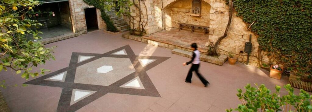 Jewish Diaspora Virtual Tours: The Anne Frank House, Auschwitz, and Jewish Europe