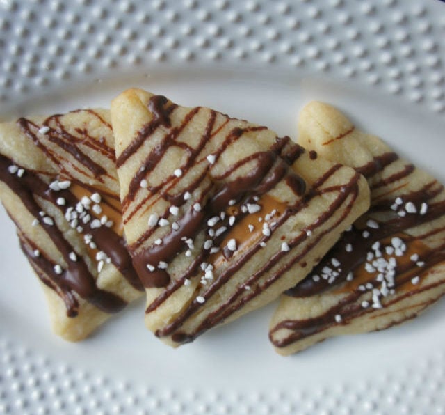 speculoos hamantaschen with chocolate drizzle and caramel